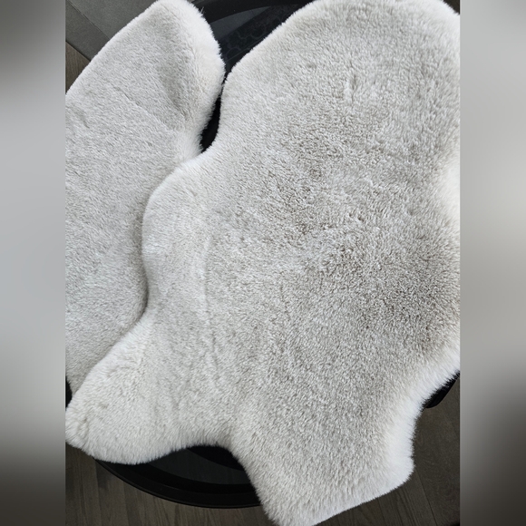 Two Faux Fur Rugs - Picture 5 of 11